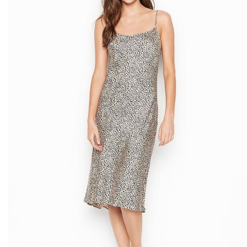 NWOT Victoria's Secret Midi Slip